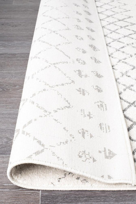 Oren White & Silver Tribal Trellis Contemporary Runner Rug, Rugs, Ozark Home 