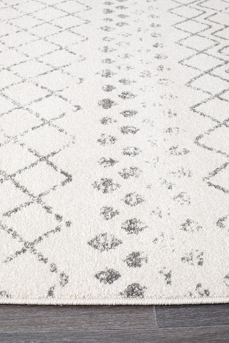 Oren White & Silver Tribal Trellis Contemporary Rug, Rugs, Ozark Home 