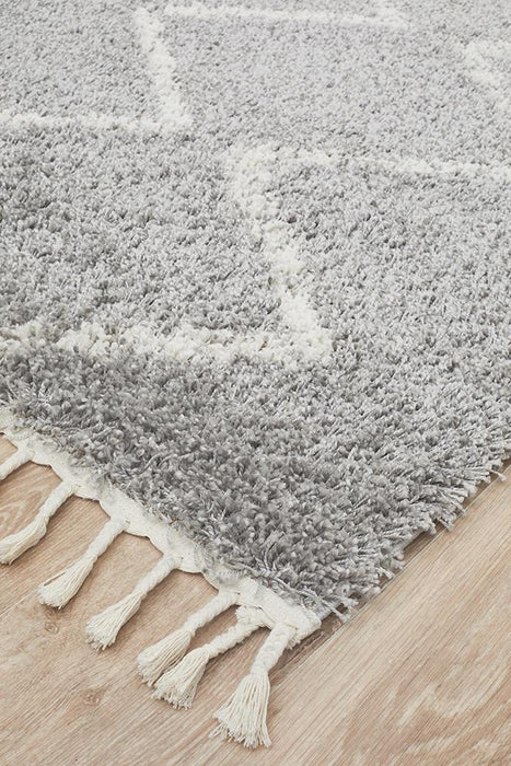 Serik Silver & White Moroccan Zigzag Plush Contemporary Rug, Rugs, Ozark Home 