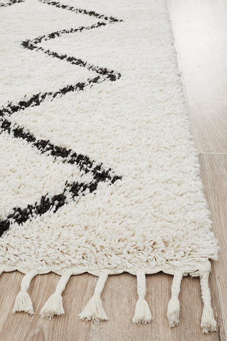 Serik White & Black Moroccan Zigzag Plush Contemporary Rug, Rugs, Ozark Home 