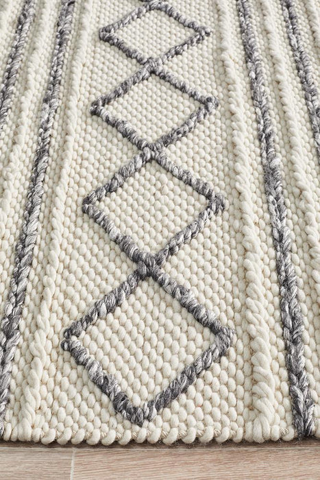 Salvan White & Grey Interlocking Diamond Pattern Handwoven Contemporary Rug, Rugs, Ozark Home 