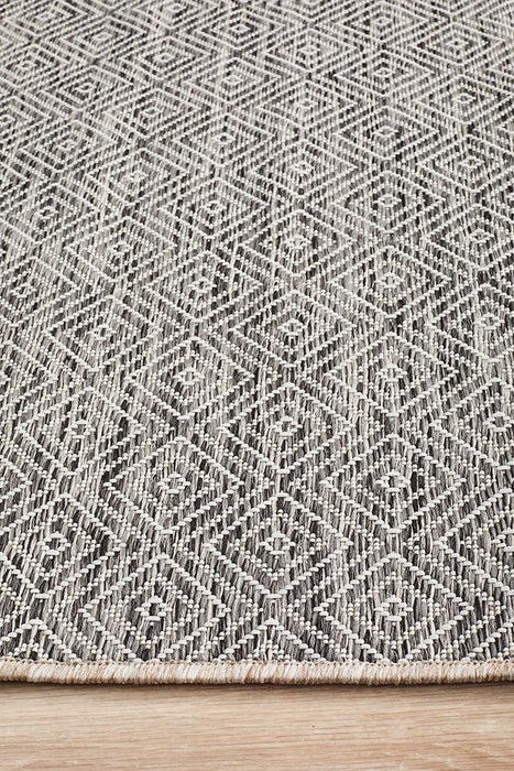 Tildonk Grey Chevron Indoor/Outdoor Contemporary Runner Rug, Rugs, Ozark Home 