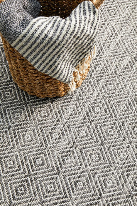 Tildonk Grey Chevron Indoor/Outdoor Contemporary Rug, Rugs, Ozark Home 