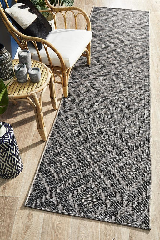 Tildonk Black Diamond Triangle Indoor/Outdoor Contemporary Runner Rug, Rugs, Ozark Home 