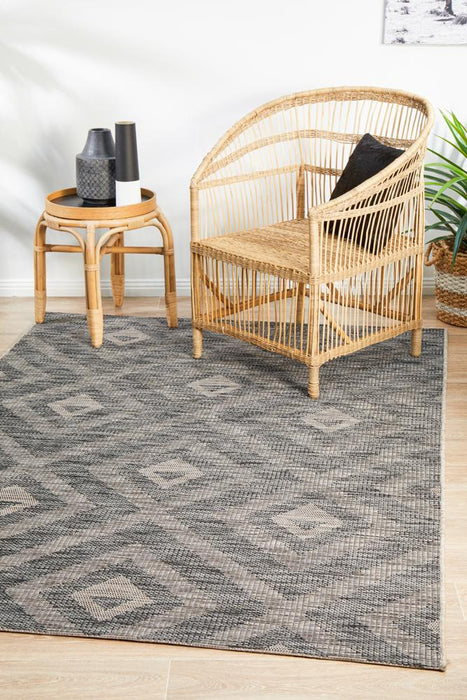 Tildonk Black Diamond Triangle Indoor/Outdoor Contemporary Rug, Rugs, Ozark Home 