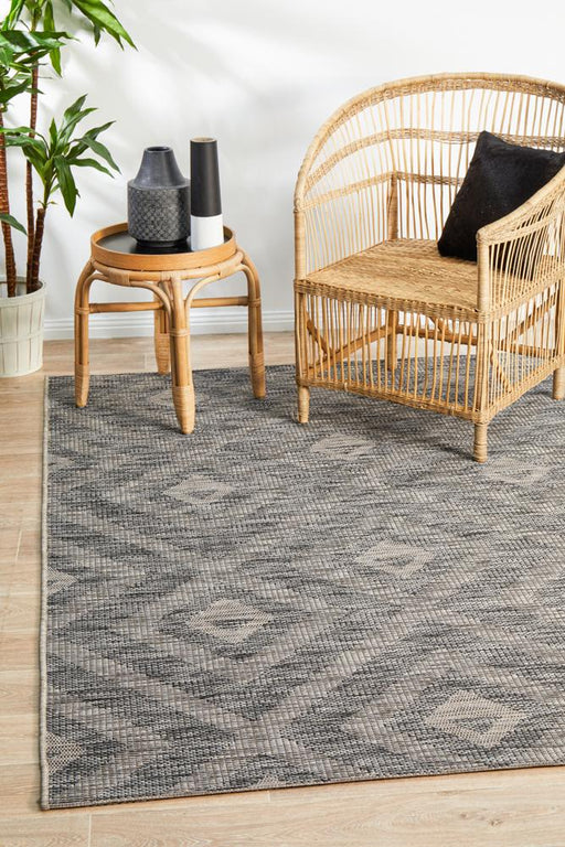 Tildonk Black Diamond Triangle Indoor/Outdoor Contemporary Rug, Rugs, Ozark Home 